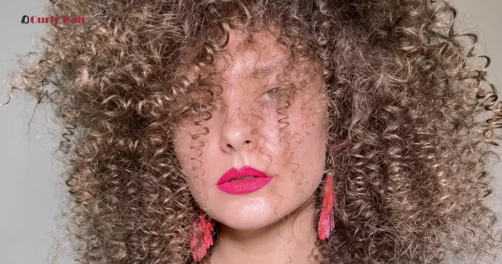 5 Signs You Have Dry, Curly Hair