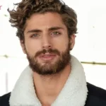 How Should Thin Curly Hair Men Style Hair Daily?